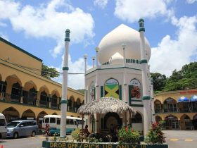 shopping-at-taj-mahal